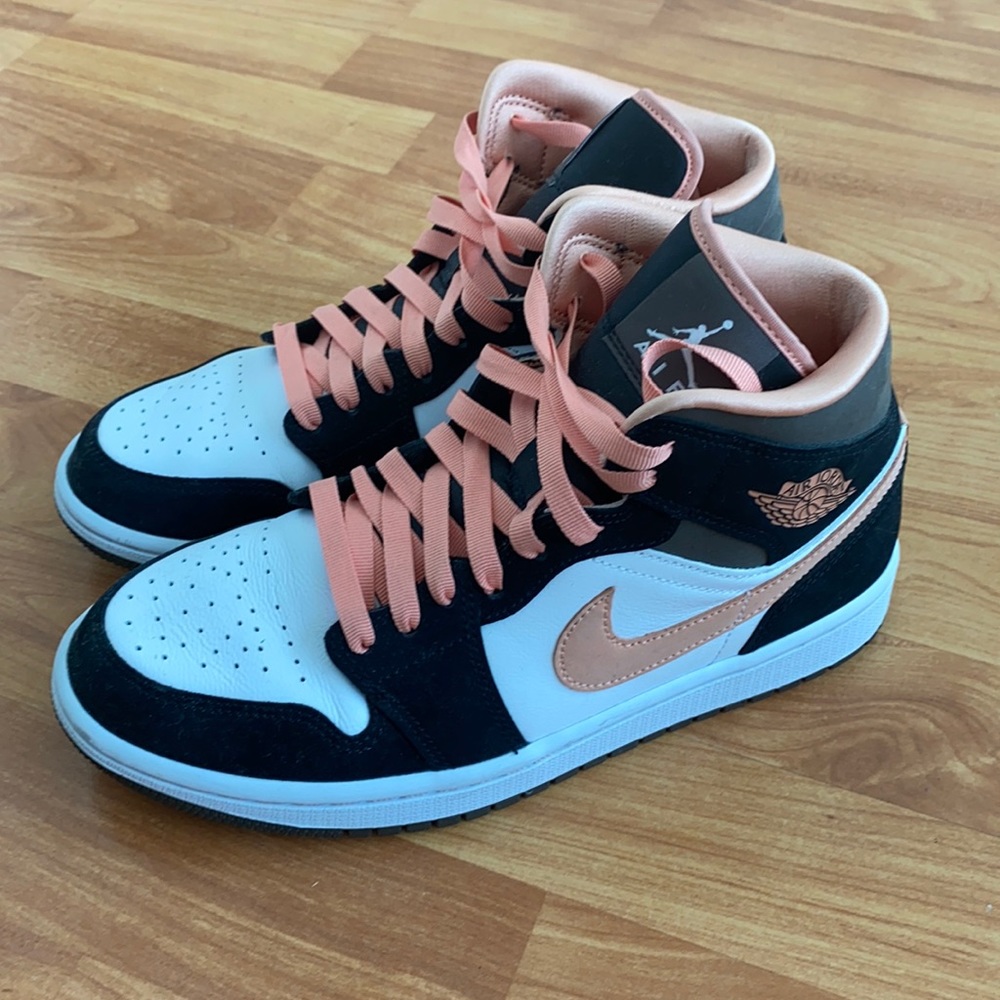 Women’s Peach Mocha Jordan 1s